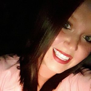 Meet your Posher, Caitlin